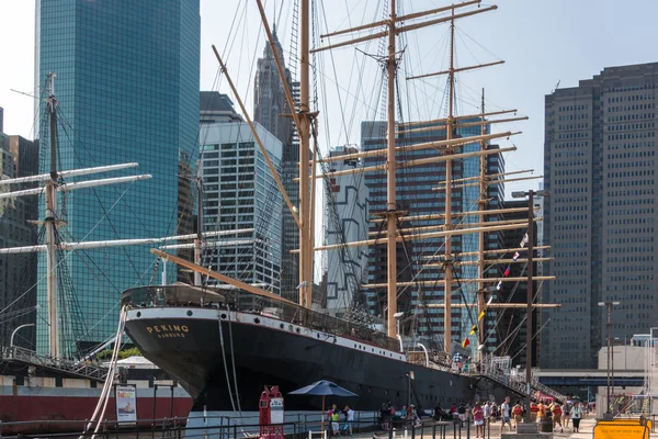 El famoso Pecking atracado en South Street Sea Port — Foto de Stock