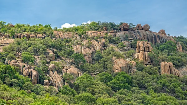 Rotsachtige heuvels van de hoofdstad Gaborone — Stockfoto