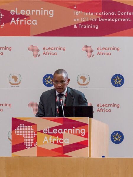 Доктор Дебрецион Феремишаэль, заместитель премьер-министра и The Minist
