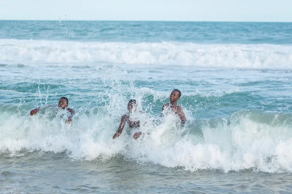 Montag nachmittag am obama beach, cotonou — Stockfoto