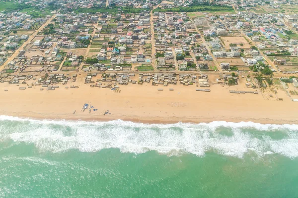 Вид с воздуха на побережье Котону, Бенин — стоковое фото