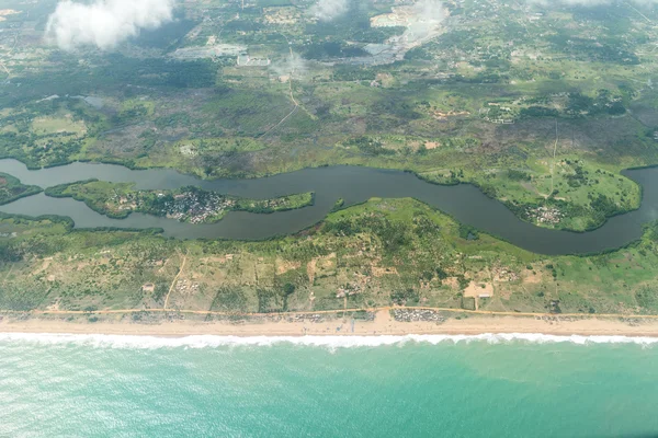 Letecký pohled na březích Cotonou, Benin — Stock fotografie