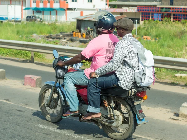 Táxi de motocicleta em benin — Fotografia de Stock