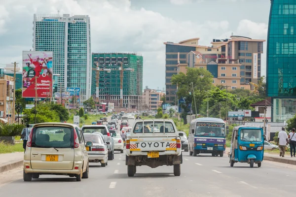 Verkeer op de drukke straten van Downtown Dar Es Salaam — Stockfoto