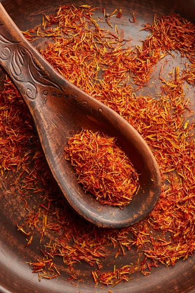Saffron in cermaic spoon — Stock Photo, Image