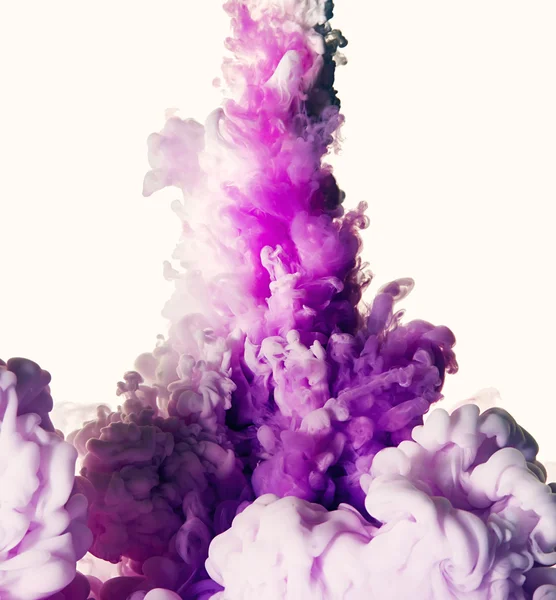 Всплеск фиолетовой краски — стоковое фото