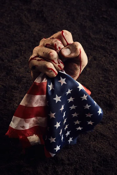 Bandera americana en mano humana — Foto de Stock
