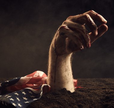 Amerikan bayrağıyla el.
