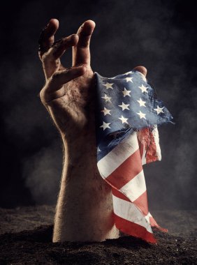 Amerikan bayrağı elinde