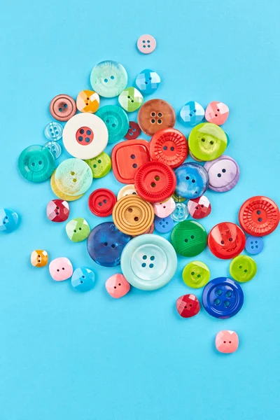 Botões sobre papel azul — Fotografia de Stock