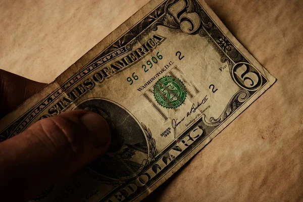 Armoede Concept Achtergrond Met Een Vijf Dollar Biljet Beige Leeftijd — Stockfoto