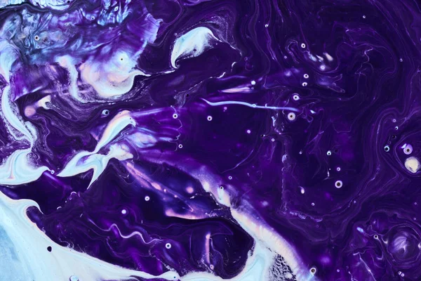 紫色彩绘大理石液为背景的丙烯酸质感 — 图库照片
