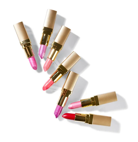 Lipsticks Verschillende Kleuren Geïsoleerd Witte Achtergrond — Stockfoto