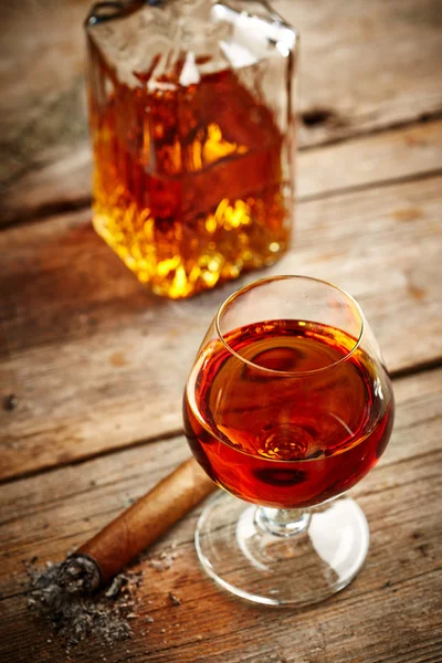 Cognac und Zigarre — Stockfoto