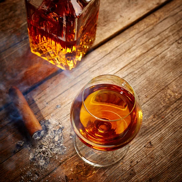 Cognac und Zigarre — Stockfoto