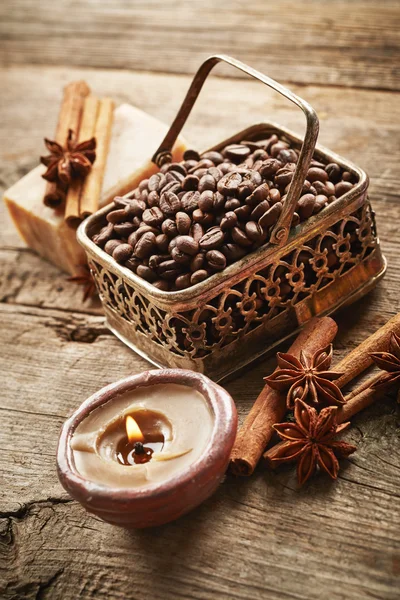 コーヒー豆とスパ — ストック写真