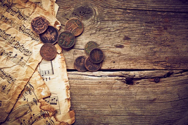 Bodegón vintage con monedas antiguas —  Fotos de Stock