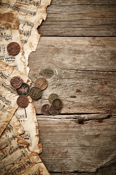 Старовинне натюрморт зі старими монетами — стокове фото