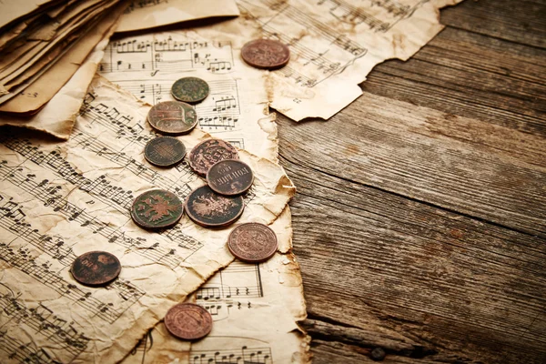 Bodegón vintage con monedas antiguas — Foto de Stock