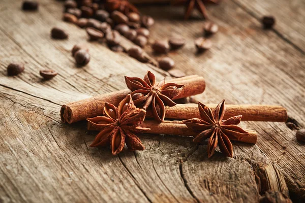 Cinnamon and anise — Stock Photo, Image