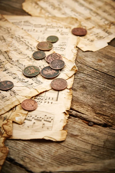 Bodegón vintage con monedas antiguas — Foto de Stock