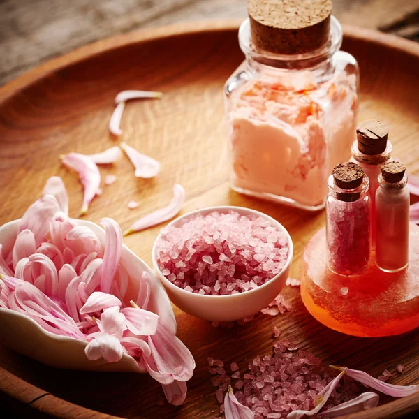 Spa still life with flower petals — Stock Photo, Image