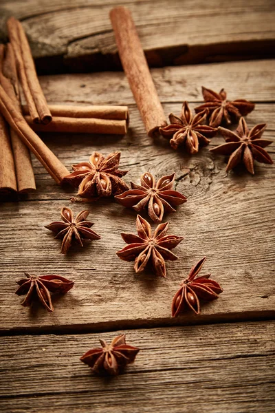 Cinnamon and star anise — Stock Photo, Image