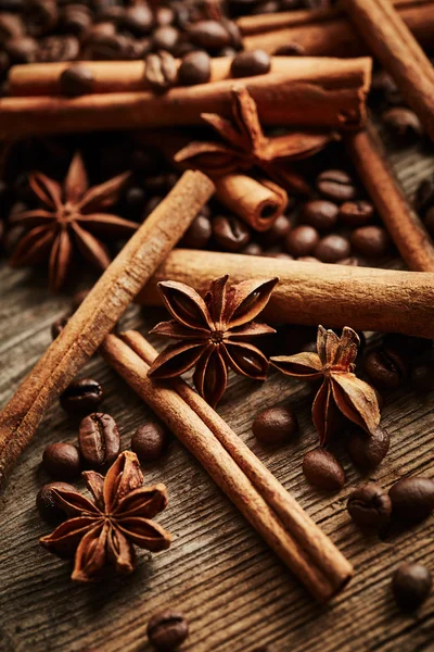 Coffee beans, cinnamon and anise — Stock Photo, Image