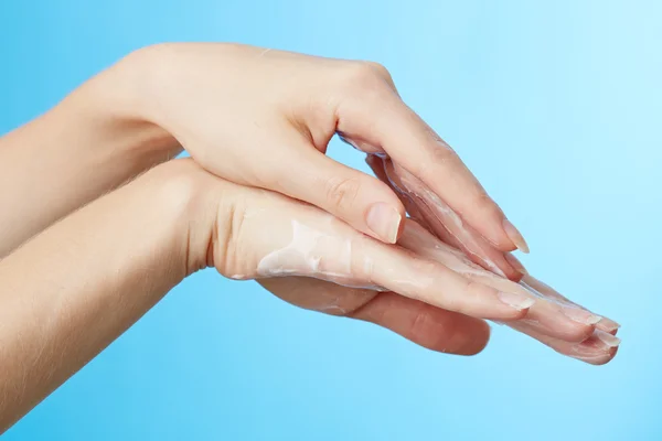 Female hands in moisturizer cream — Stock Photo, Image