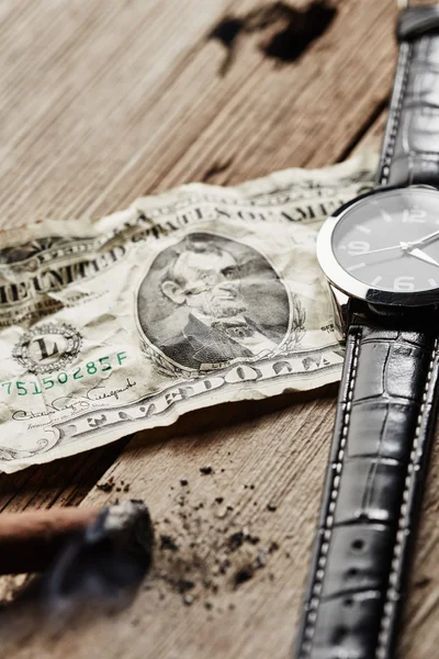美元、 时钟和雪茄 — 图库照片