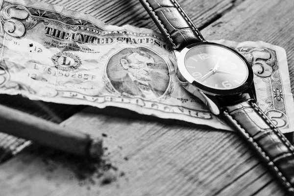 Dolar, saat ve puro — Stok fotoğraf