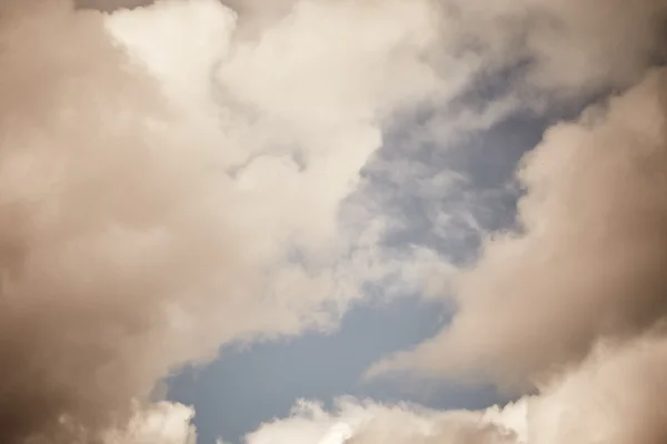 Lucht met wolken — Stockfoto