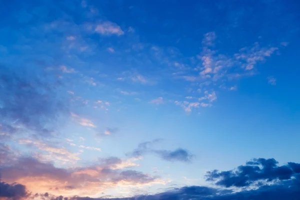 's avonds bewolkte hemel — Stockfoto