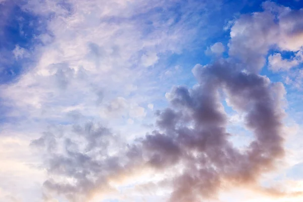 's avonds bewolkte hemel — Stockfoto