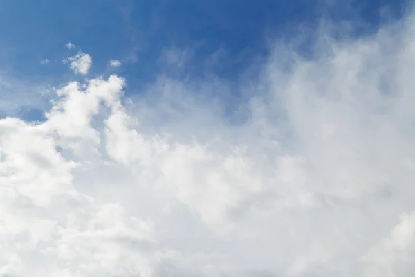 Sky background with clouds — Stock Photo, Image