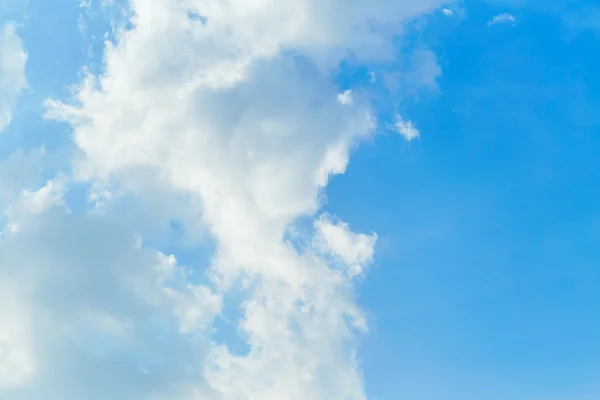 Mooie lucht met wolken — Stockfoto