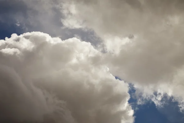 大きな白い雲と空 — ストック写真