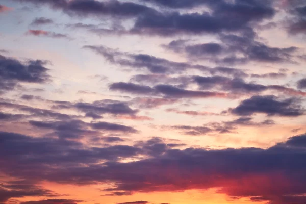 Яркое вечернее небо — стоковое фото