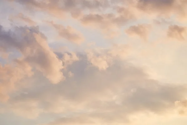 Bulutlu gökyüzü. Günbatımı — Stok fotoğraf