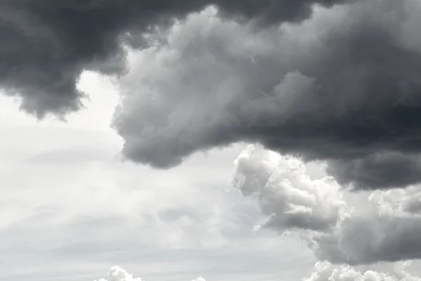 Viharos szürke felhők — Stock Fotó