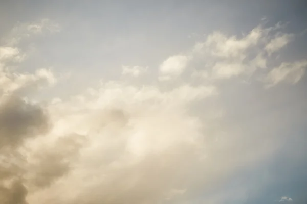 Gökyüzü bulutlu arka plan — Stok fotoğraf