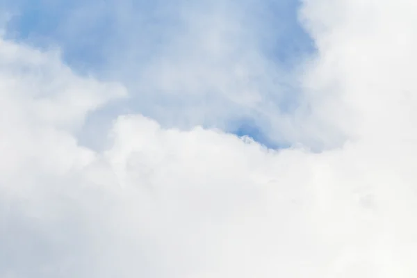 Big white clouds in sky — Stock Photo, Image