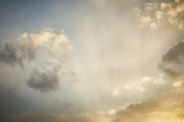 Tarde cielo oscuro — Foto de Stock