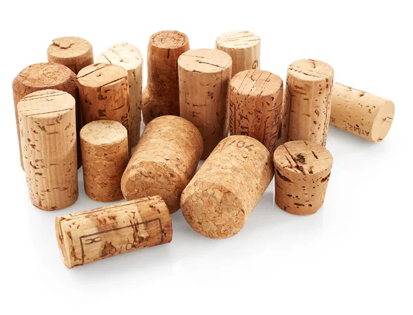 Corchos de vino aislados sobre fondo blanco — Foto de Stock