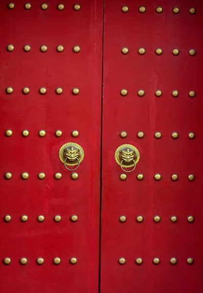 Red Door Lion Heads Asian Style Red Wooden Gates Golden — Stock Photo, Image