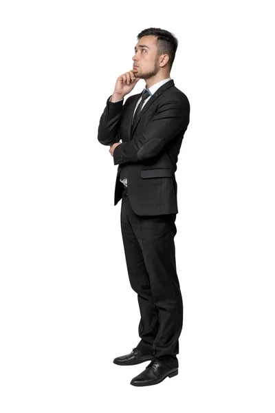 Retrato completo del joven en traje de negocios, pensando en algo, aislado sobre un fondo blanco —  Fotos de Stock