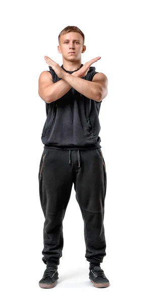 Ritratto completo del bel giovane muscoloso che fa segno X con le braccia isolate su sfondo bianco — Foto Stock