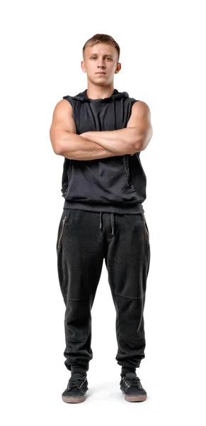 Ritratto completo del bel giovane muscoloso con le braccia incrociate isolato su sfondo bianco — Foto Stock