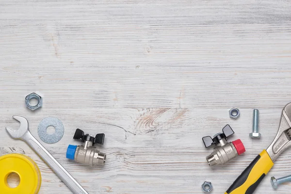 Kopya alanı Merkezi ile ahşap DIY tezgah üzerinde İnşaat aletleri ve araçları Üstten Görünüm.