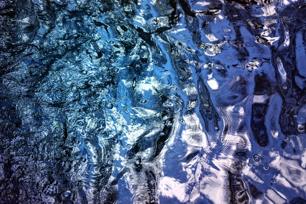 Foto Fundo Água Azul Brilhante Rio Montanha — Fotografia de Stock
